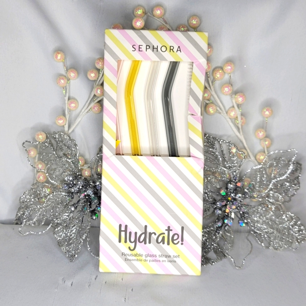 BNIB Sephora reusable glass straws. Includes straws, cleaning brush and storage.